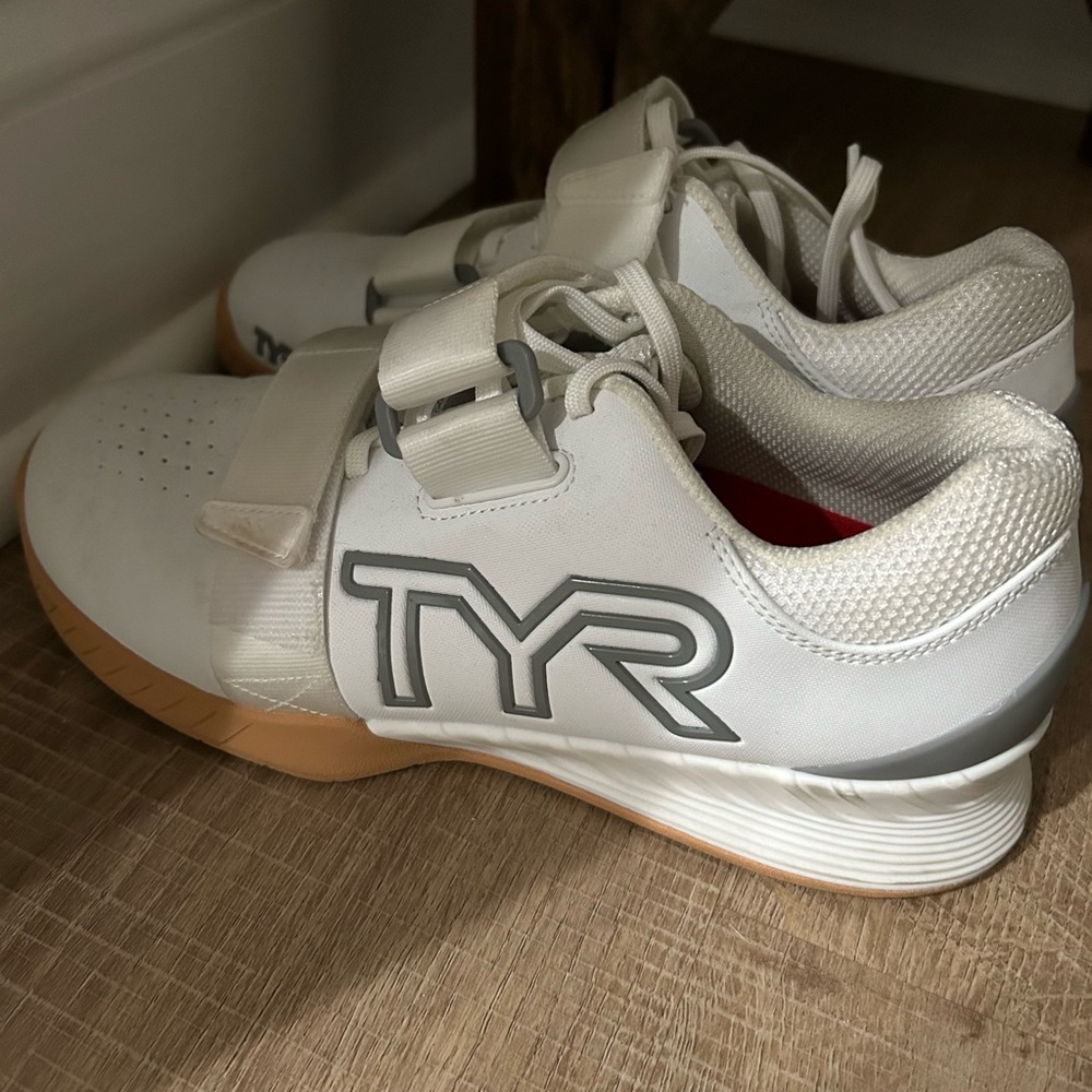 TYR Brand new. Worn 3 times. Size 8.5

Just need a size 9.